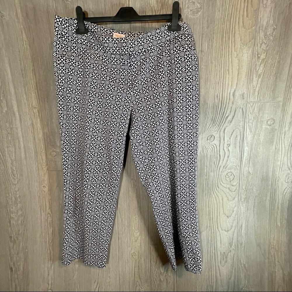 laundry by Shelli Segal Navy Patterned Capri Pants Size 10